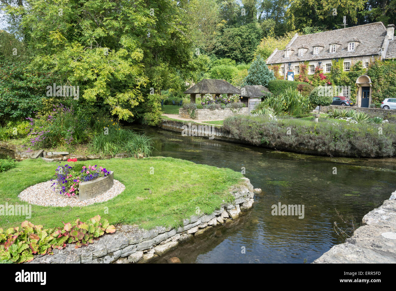 Forellenzucht und Gärten, Bibury, Cotswolds, Gloucestershire, England UK Stockfoto