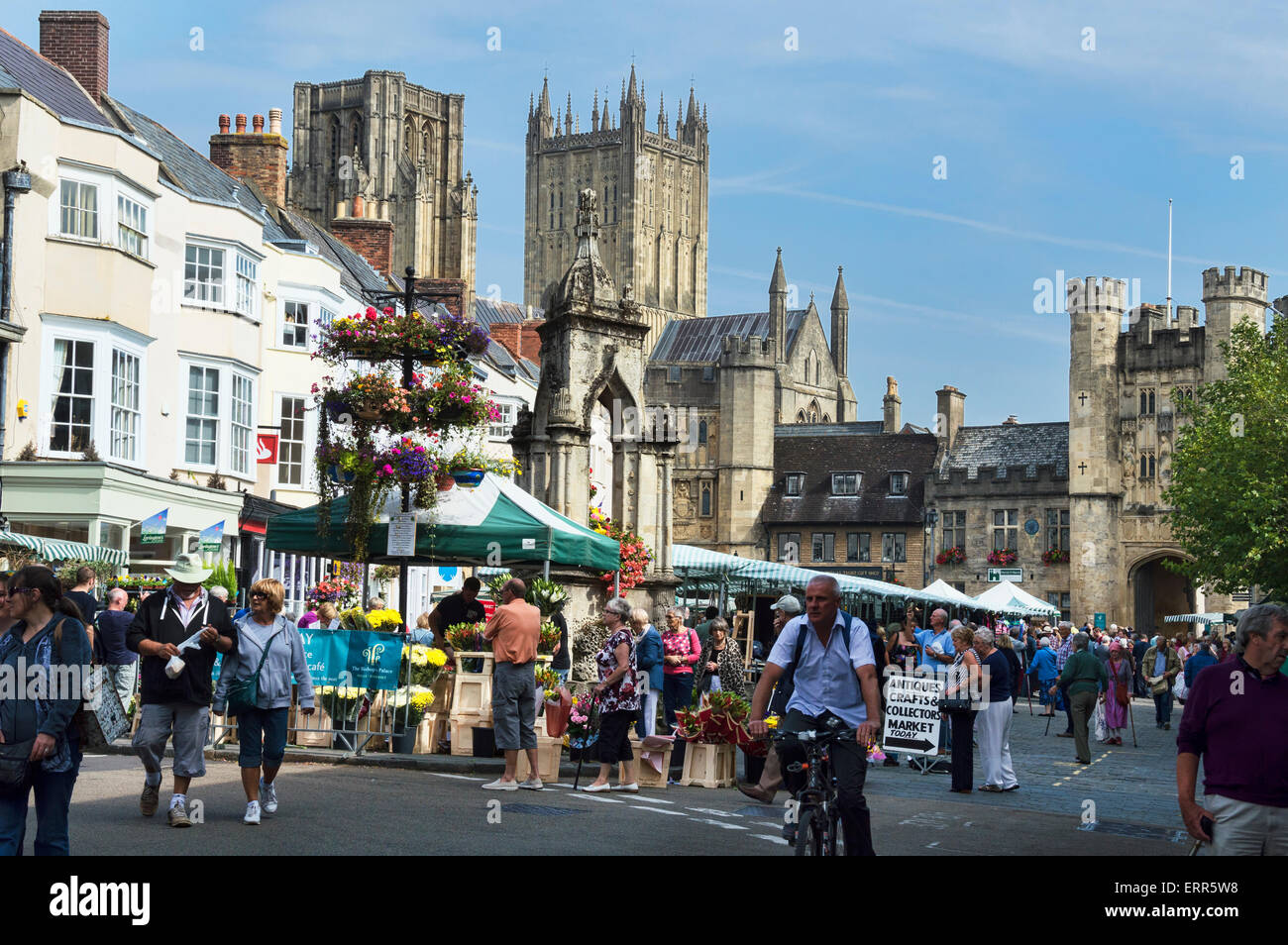 Brunnen-Markt und die Kathedrale, Stadt, Somerset, England UK Stockfoto