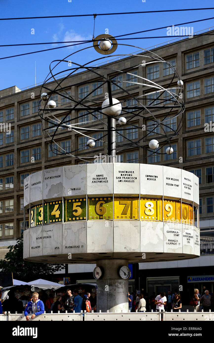 Deutschland, Berlin, Bezirk Mitte, Alexanderplatz, Weltzeituhr "Urania". Stockfoto