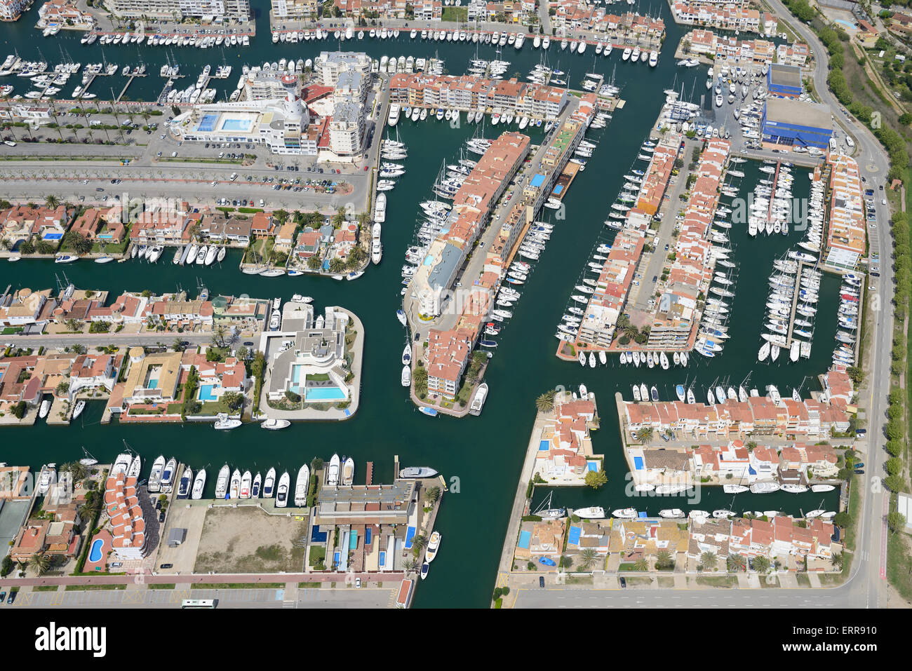 LUFTAUFNAHME. Größter Wohnhafen in Europa (Stand 2015). Empuriabrava, Costa Brava, Provinz Girona, Katalonien, Spanien. Stockfoto