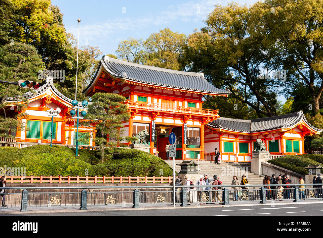 Nishiromon, ein zweistöckiges Zinnobertor im architektonischen Stil