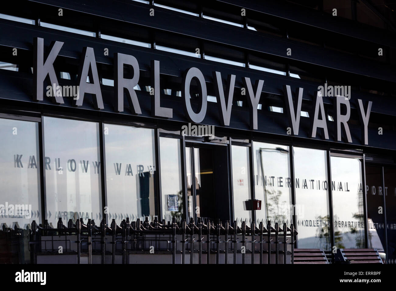 Flughafen in Karlsbad, das neue terminal Halle. Tschechische Republik Stockfoto