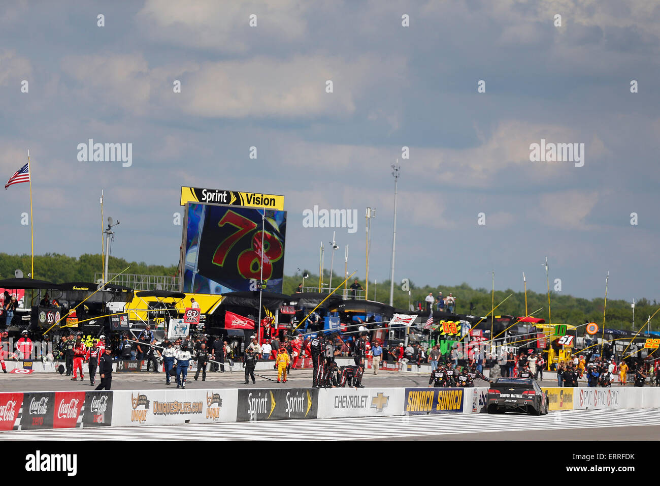 Langer Teich, PA, USA. 7. Juni 2015. Martin Truex Jr. (78) gewinnt die Axalta '' wir Paint Gewinner '' 400 auf dem Pocono Raceway in Long Pond, PA Bildnachweis: Csm/Alamy Live-Nachrichten Stockfoto