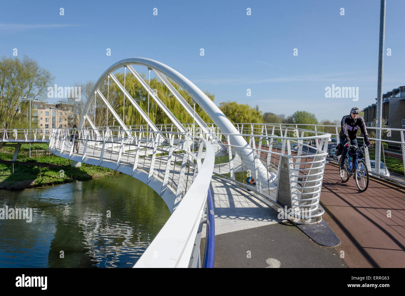 Riverside-Brücke. Fuß- und Brücke eröffnet 2008 kostet £3. 1m, teilweise finanziert durch Tesco Stockfoto