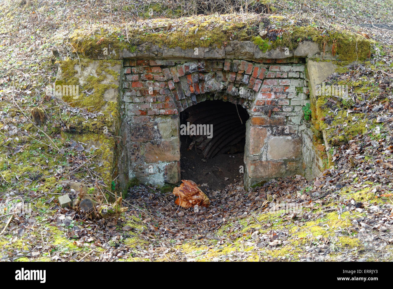 Eingang zur alten unterirdischen Festung Stockfoto