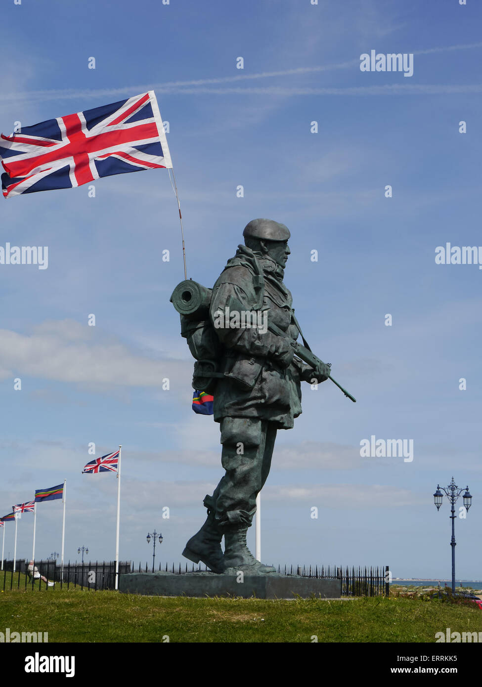 Die Yomper "Denkmal des Bildhauers Philip Jackson, außerhalb der Royal Marines Museum auf Eastney Esplanade, Portsmouth, England Stockfoto