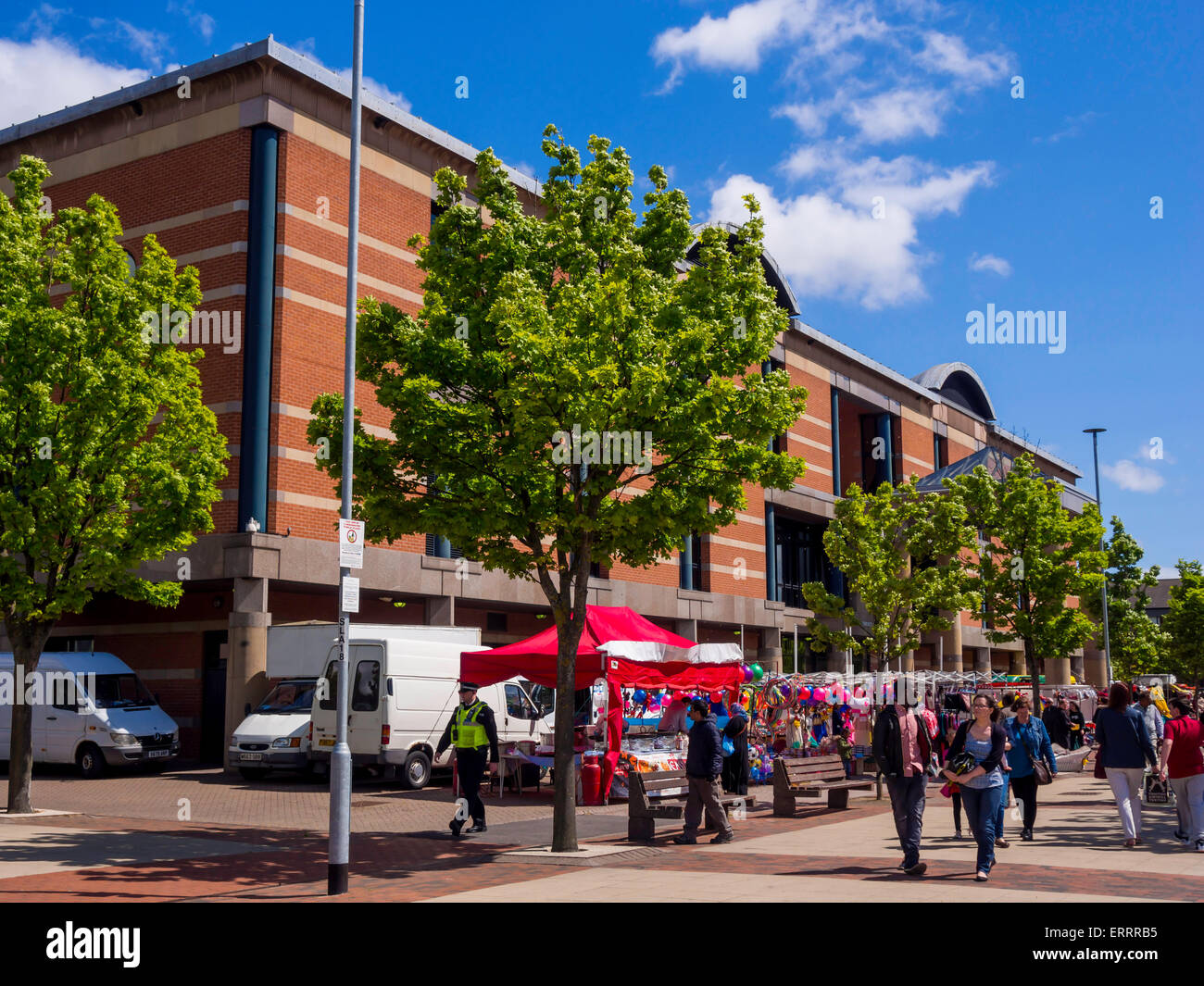 25. jährliche Middlesbrough Mela multikulturelle Veranstaltung Marktstände 6. Juni 2015 vor dem kombinierten Gerichten Gebäude Stockfoto