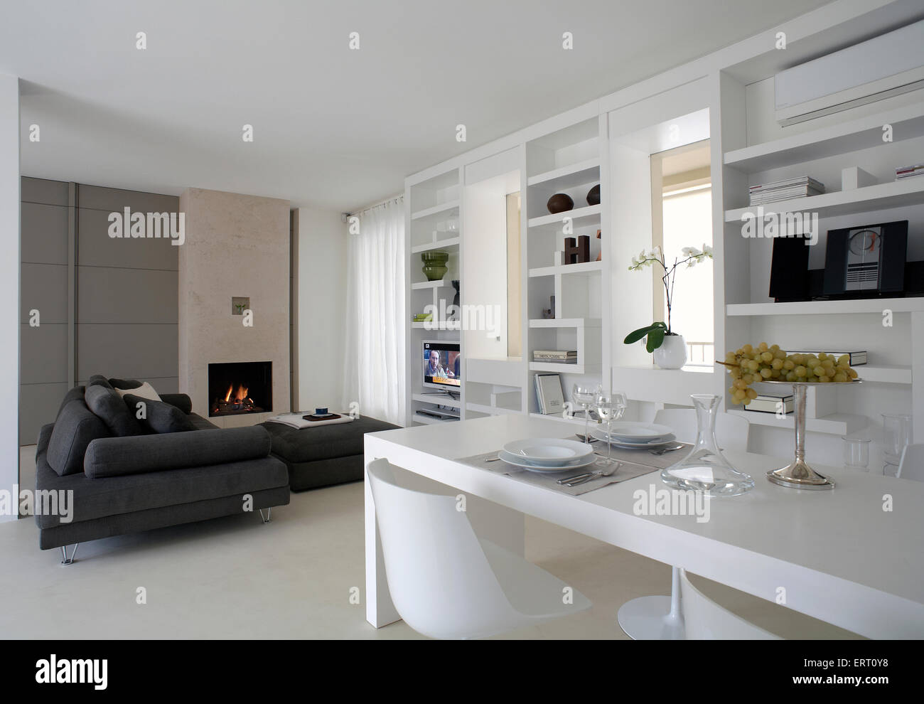 Wohnzimmer in einem eleganten italienischen Haus Essen Stockfoto