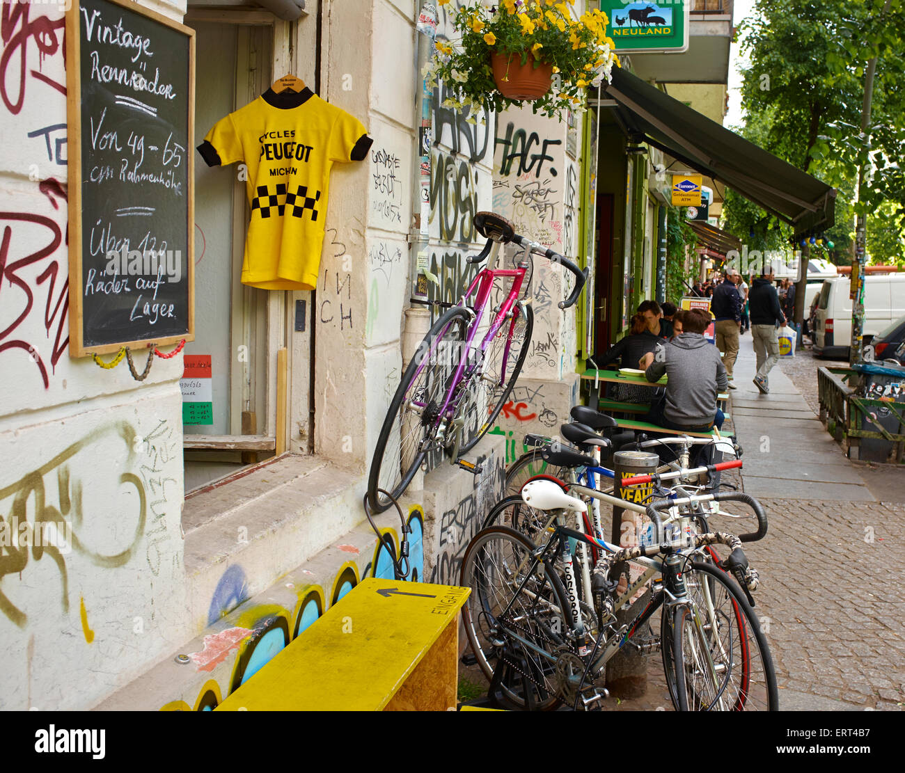 Fahrradgeschäft In Boxhagener Platz, Friedrichshain, Berlin, Deutschland, Europa. Stockfoto