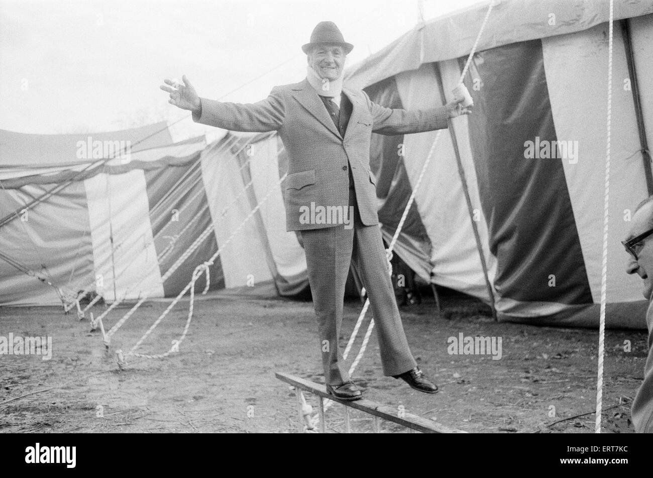 Zirkus-Weltmeisterschaften, statt unter dem Grand Chapiteau auf Clapham Common, London, 11. Dezember 1977.  Abgebildet, Karl Wallenda, Seiltänzer, erholt sich derzeit von einen Genickbruch, entstanden während einer Aufführung. Stockfoto