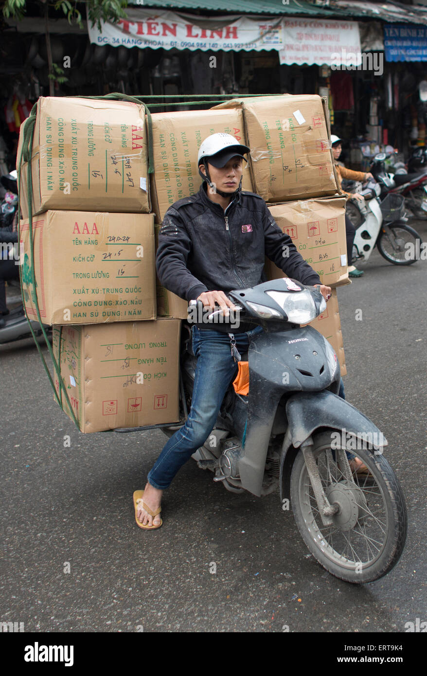 Motorräder sind das wichtigste Transportmittel in Vietnam. Stockfoto