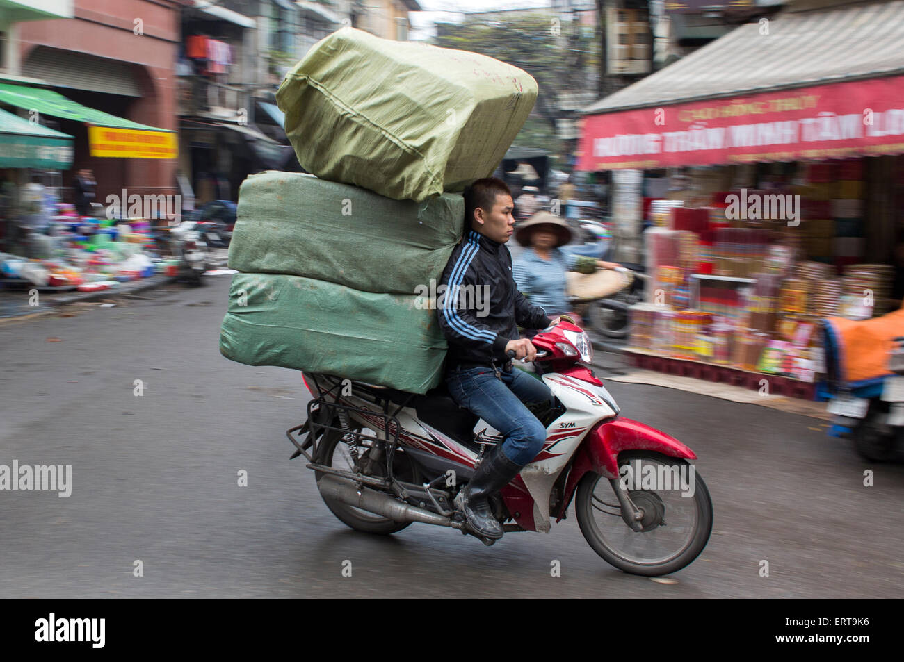 Motorräder sind das wichtigste Transportmittel in Vietnam. Stockfoto