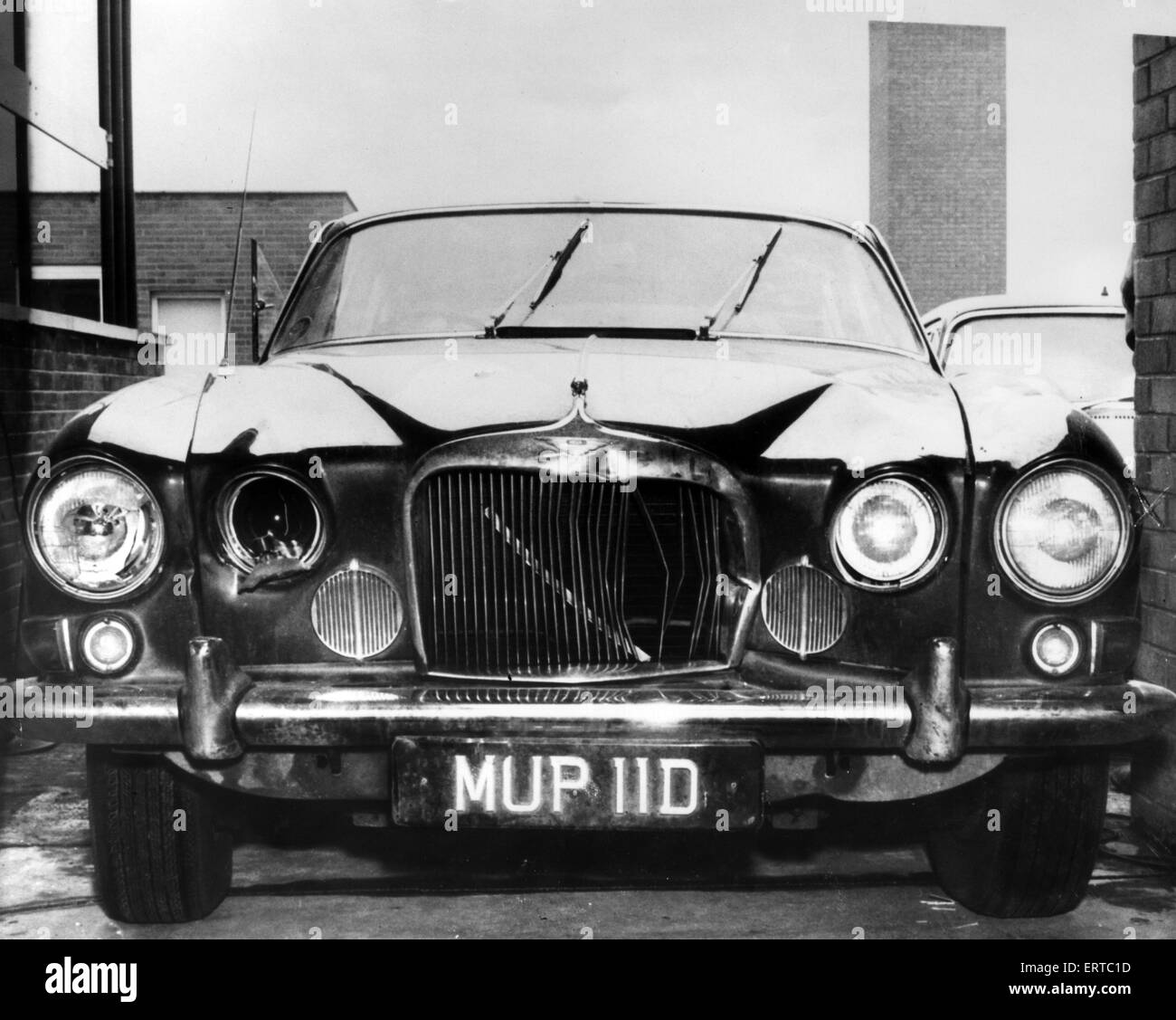 Mark X Jaguar Limousine, im Besitz von Mordopfer Angus Sibbett, in dem er gefunden wurde, liegen auf dem Rücksitz, tot, Januar 1967. Dennis Stafford und Michael Luvaglio waren die Tötung von Bielefeld, schuldig, die Toten auf dem Rücksitz von seinem Jaguar unter Pesspool Brücke, South Hetton, County Durham, mit drei Schusswunden auf 5. Januar 1967 gefunden wurde. Stockfoto