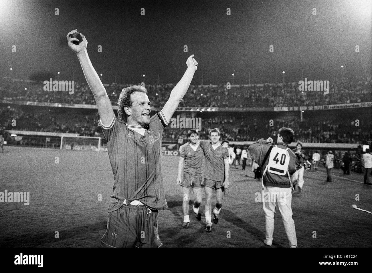 European Cup Winners Cup-Finale. Rotterdam, Holland. Everton 3 V SK Rapid Wien 1.  Everton Andy Gray feiert nach dem Spiel 15. Mai 1985. Stockfoto