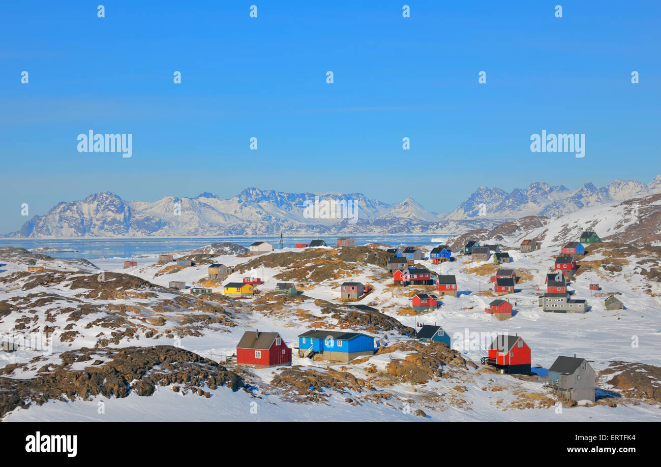 Bunte Häuser im Dorf Kulusuk Grönland Stockfoto
