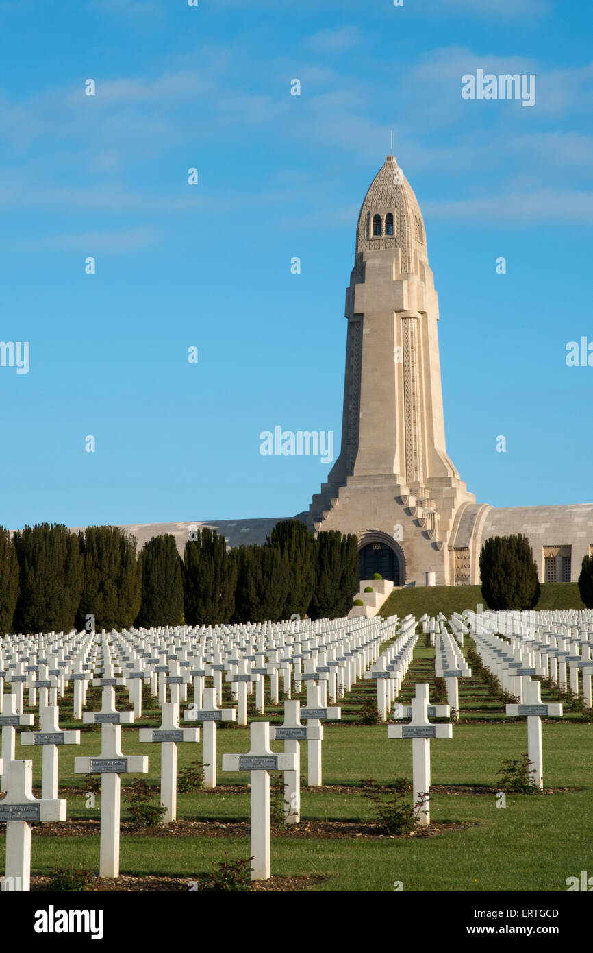 Französische Nationalfriedhof von Douaumont mit Beinhaus von Douaumont, Verdun Stockfoto