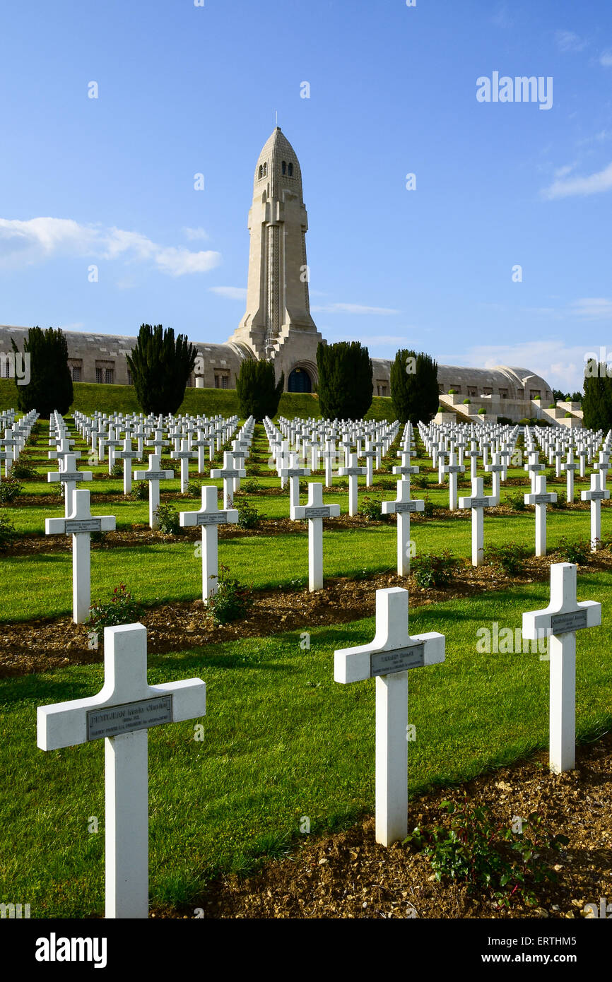 Französische Nationalfriedhof von Douaumont mit Beinhaus von Douaumont, Verdun Stockfoto