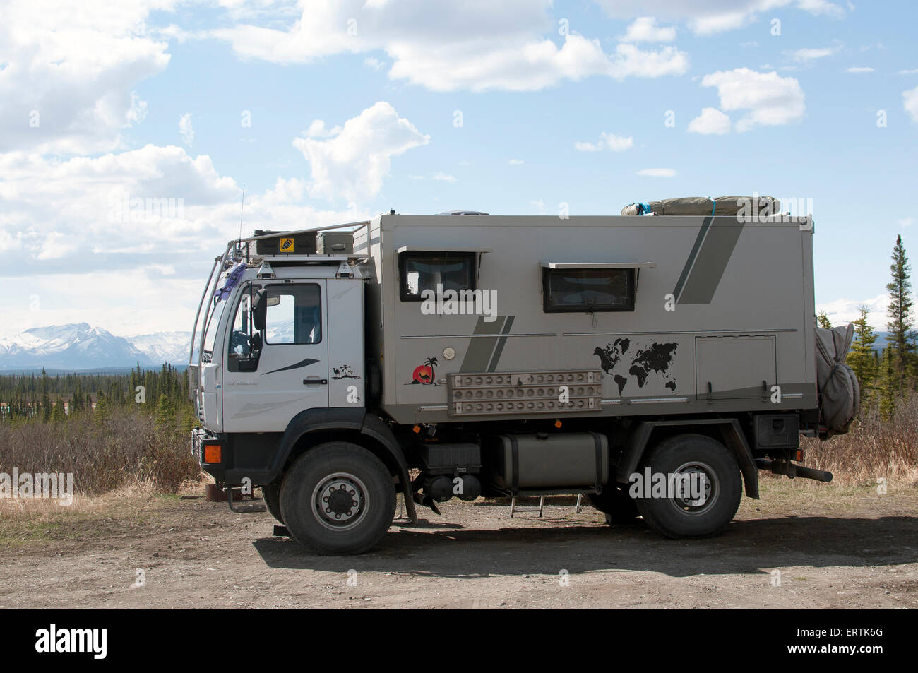 Unimog Nabesna unterwegs im Wrangell-St.-Elias-Nationalpark in Alaska Stockfoto