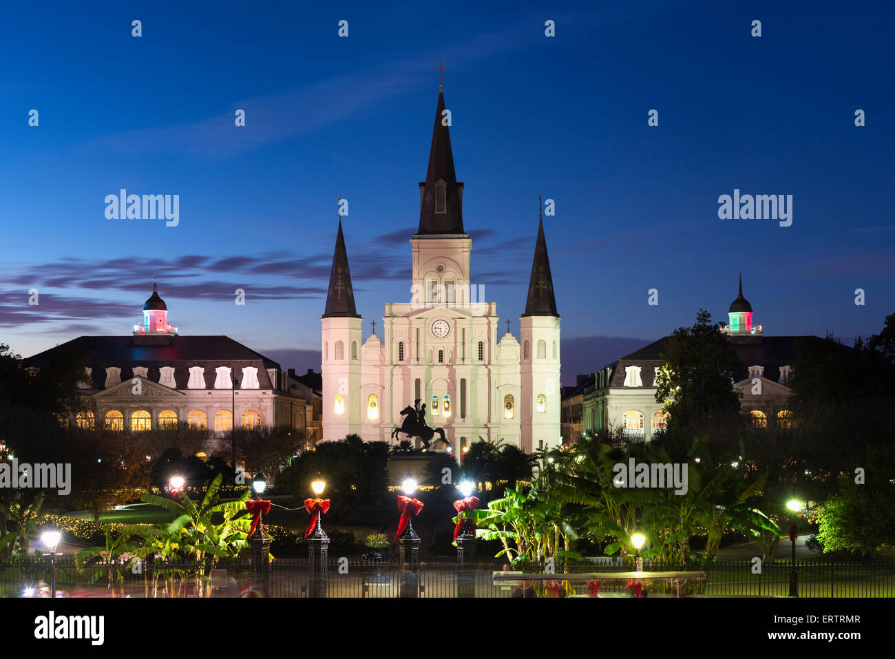 St. Louis Kathedrale, Jackson Square, New Orleans French Quarter, Louisiana, USA bei Nacht Stockfoto