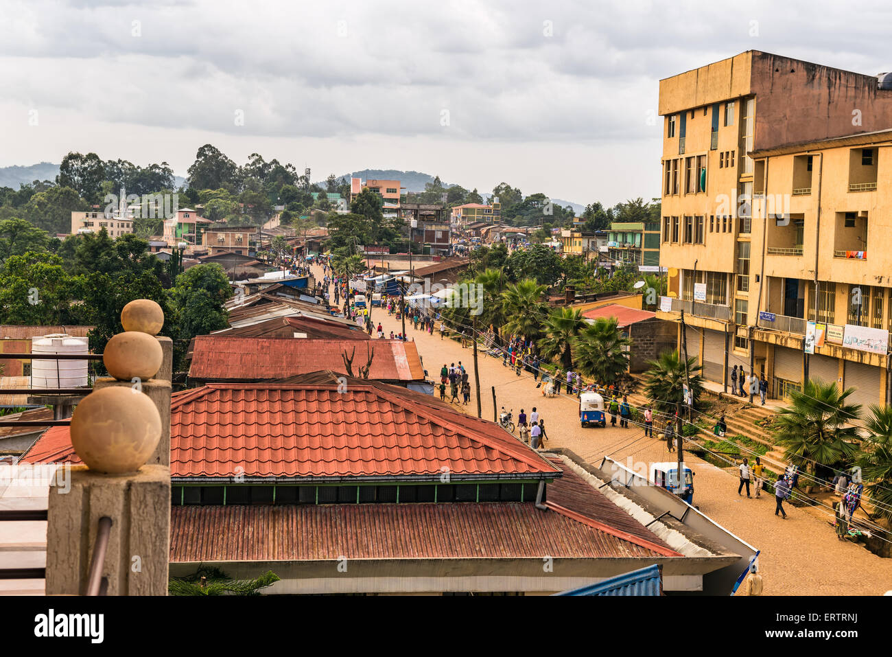 Über Blick auf das Straßenleben in Mizan Teferi auch genannt Mizan Tefere. Stockfoto