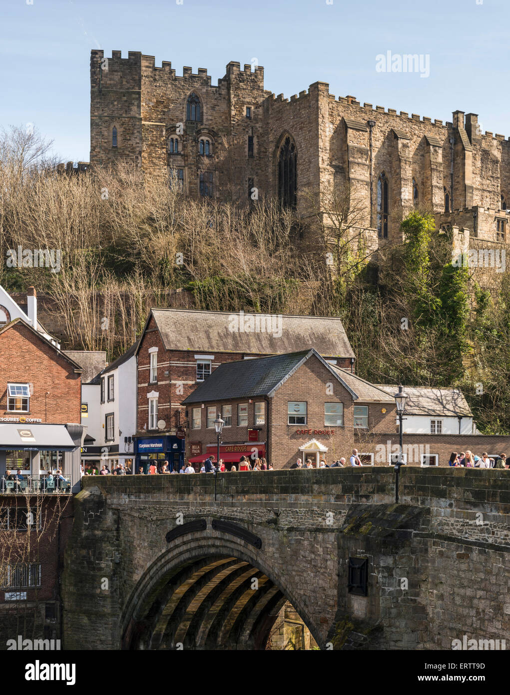 Durham Castle mit Blick auf Framwellgate Brücke über den Fluss zu tragen, Durham, England, UK Stockfoto