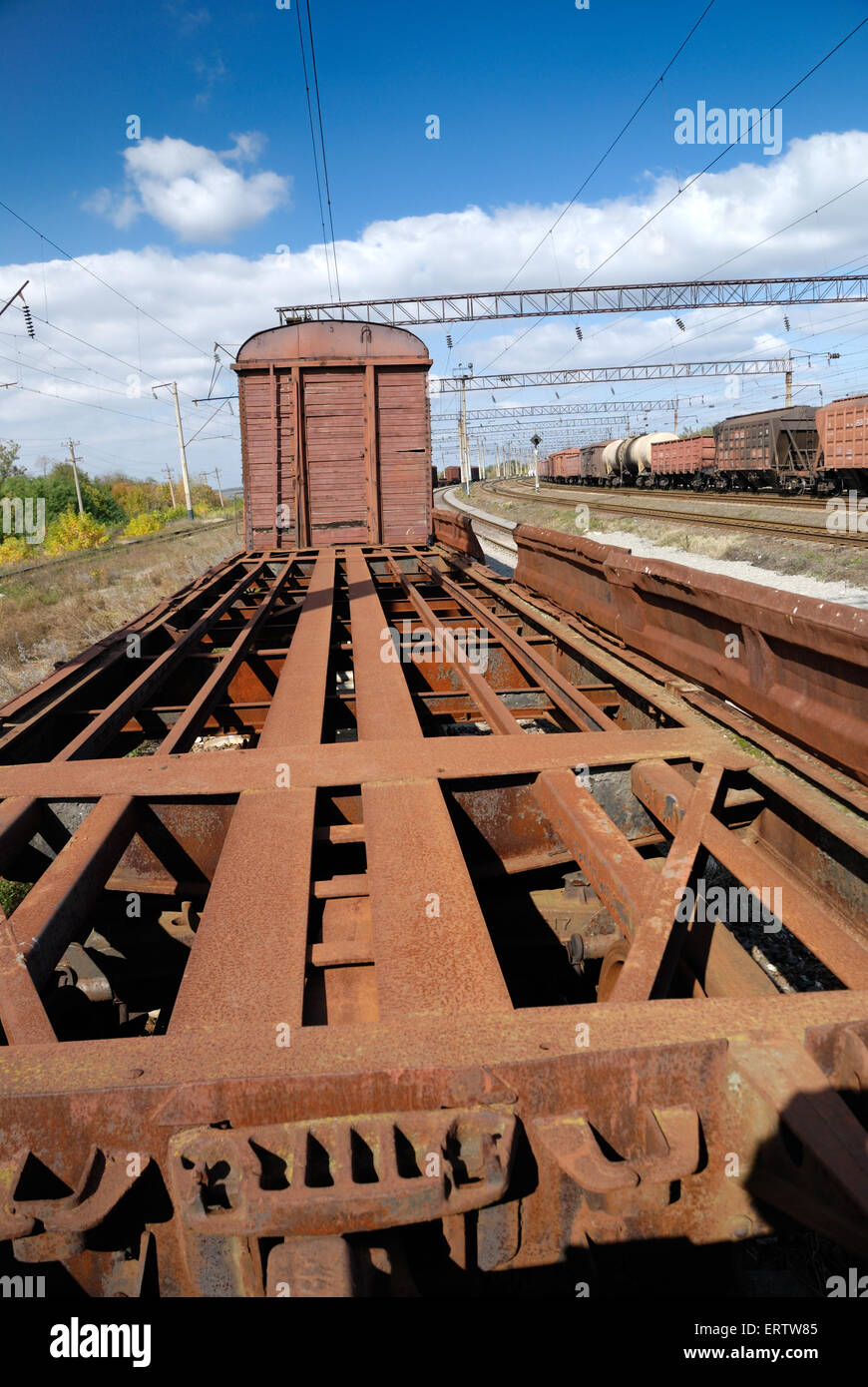 Rohbau eines veralteten historischen Eisenbahnwagen Stockfoto