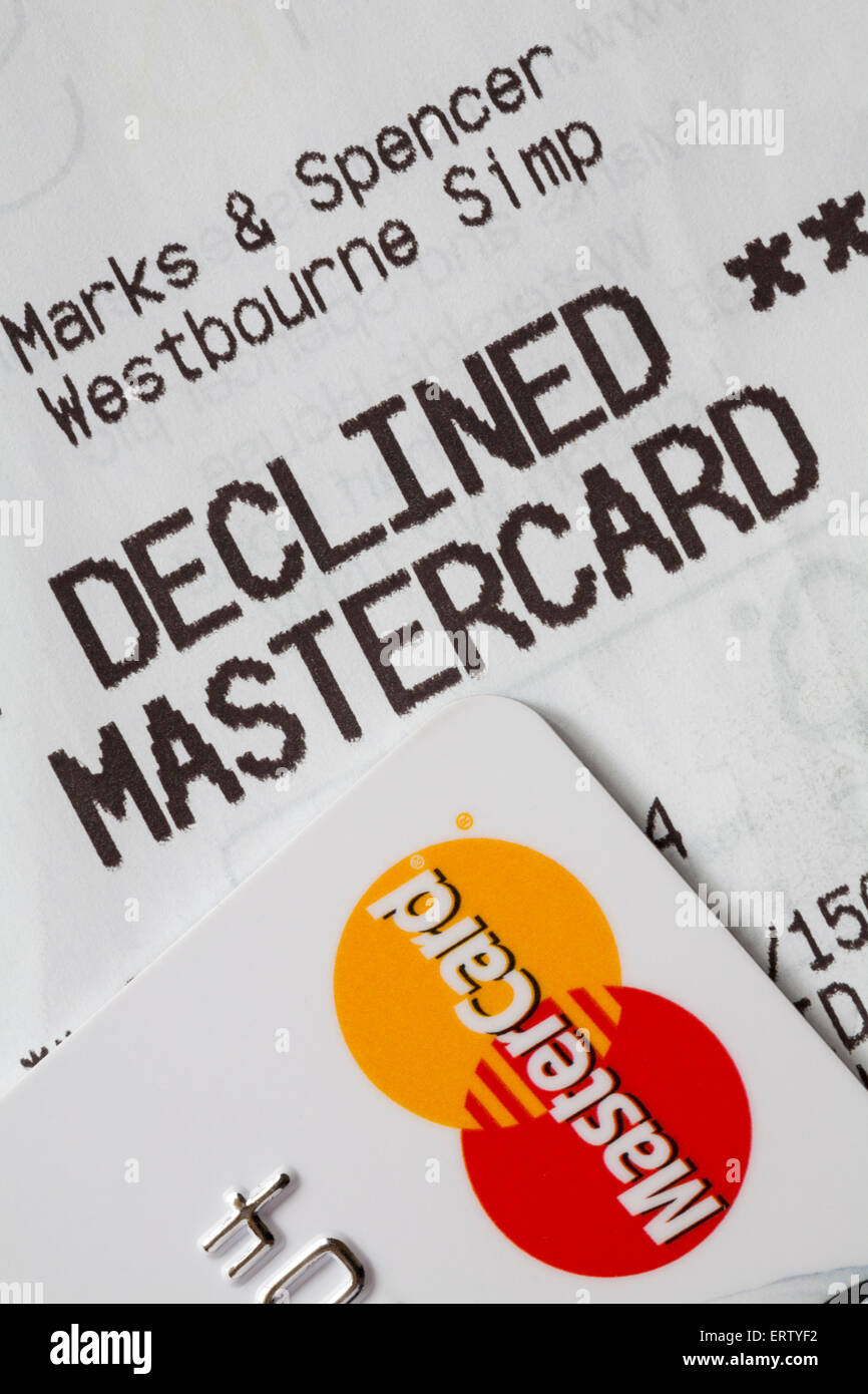 Abgelehnte Mastercard bis zum Erhalt von Marks & Spencer Westbourne mit Mastercard-Logo auf Kreditkarte Stockfoto