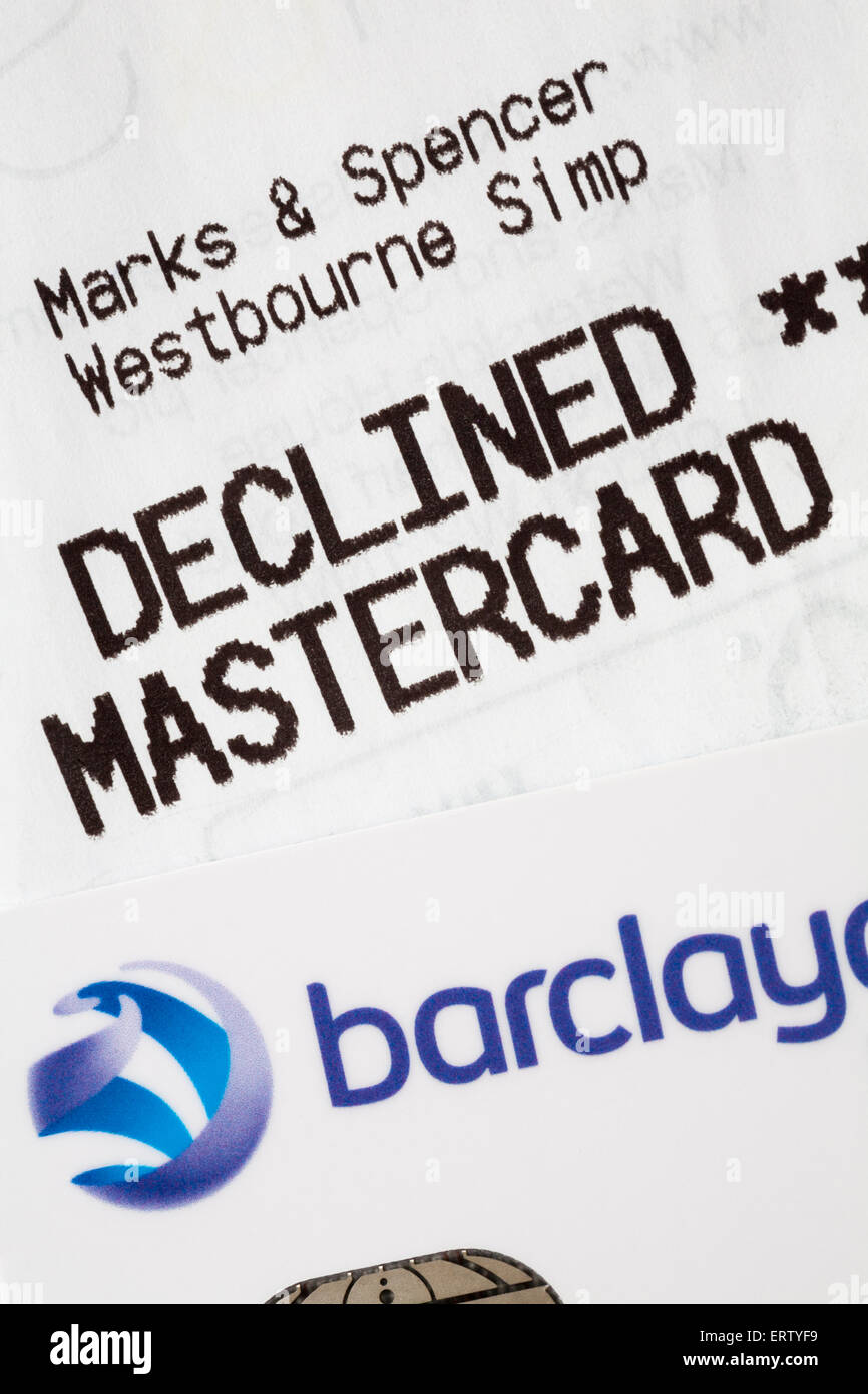 Abgelehnte Mastercard bis zum Erhalt von Marks & Spencer Westbourne mit Barclay Logo auf Barclaycard Mastercard Kreditkarte Stockfoto