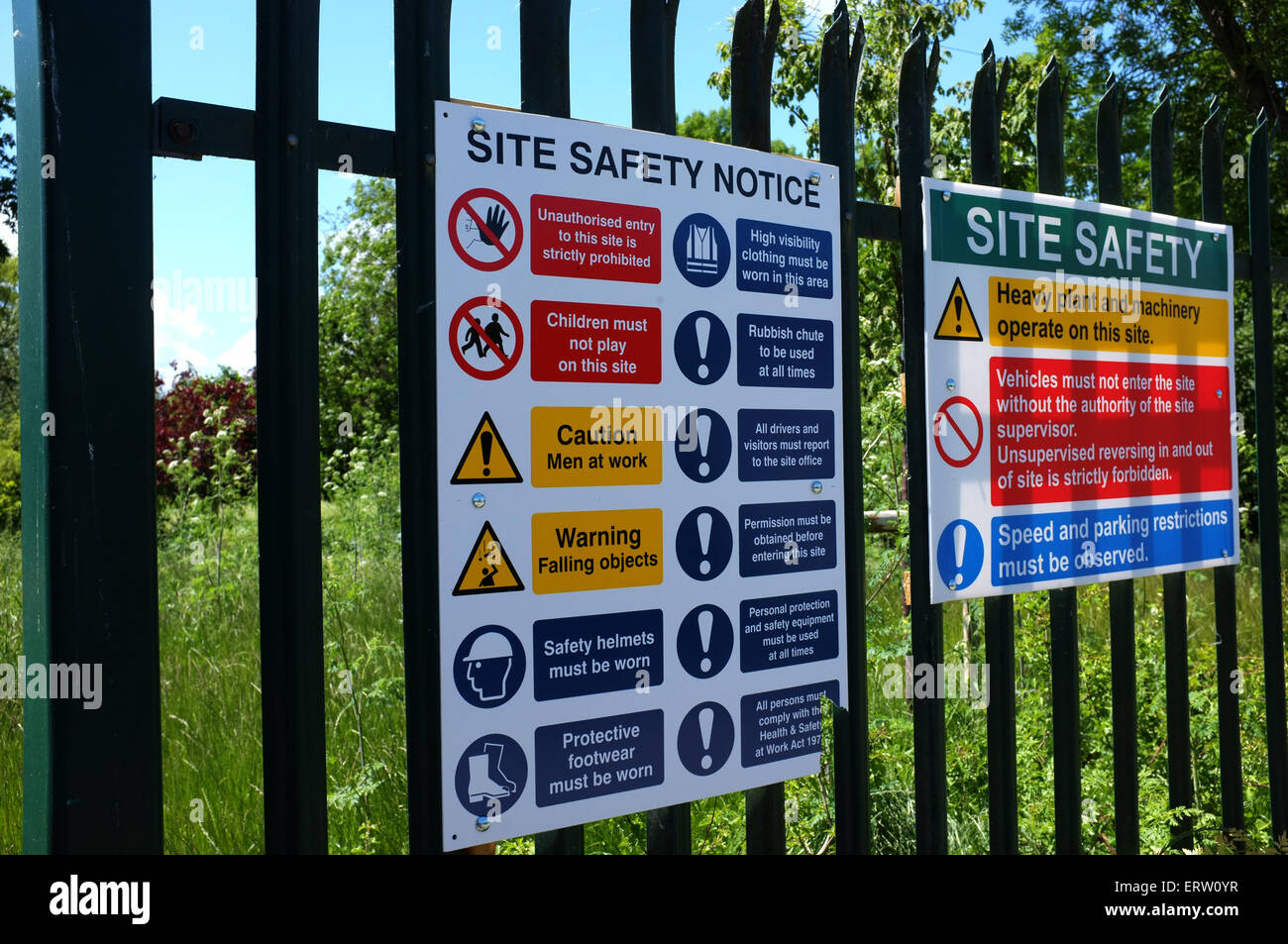 Sicherheit auf der Baustelle Gebäude bemerken in Canterbury East Kent uk Juni 2015 unterschreiben Stockfoto