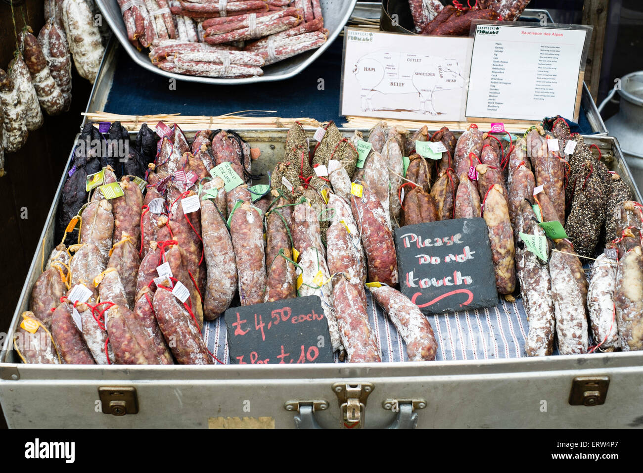 Französische Feinkost, Würstchen auf Verkauf, Brixton, London, Vereinigtes Königreich Stockfoto