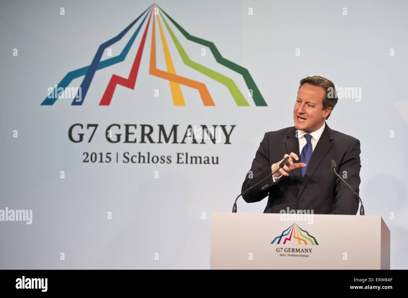 Garmisch-Partenkirchen, Deutschland.  8. Juni 2015. Der britische Premierminister David Cameron spricht auf der Pressekonferenz am Finaltag des G7-Gipfels auf Schloss Elmau 8. Juni 2015 in der Nähe von Garmisch-Partenkirchen, Deutschland. Stockfoto