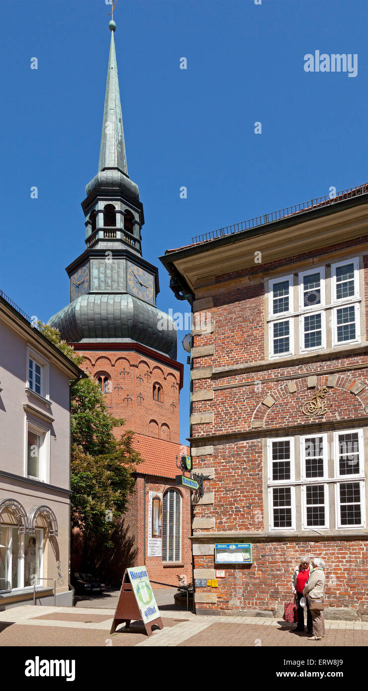 St. Cosmae et Damiani Kirche und Rathaus, Stade, Niedersachsen, Deutschland Stockfoto