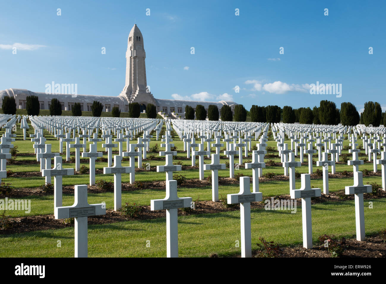 Französische Nationalfriedhof von Douaumont mit Beinhaus von Douaumont, Verdun Stockfoto