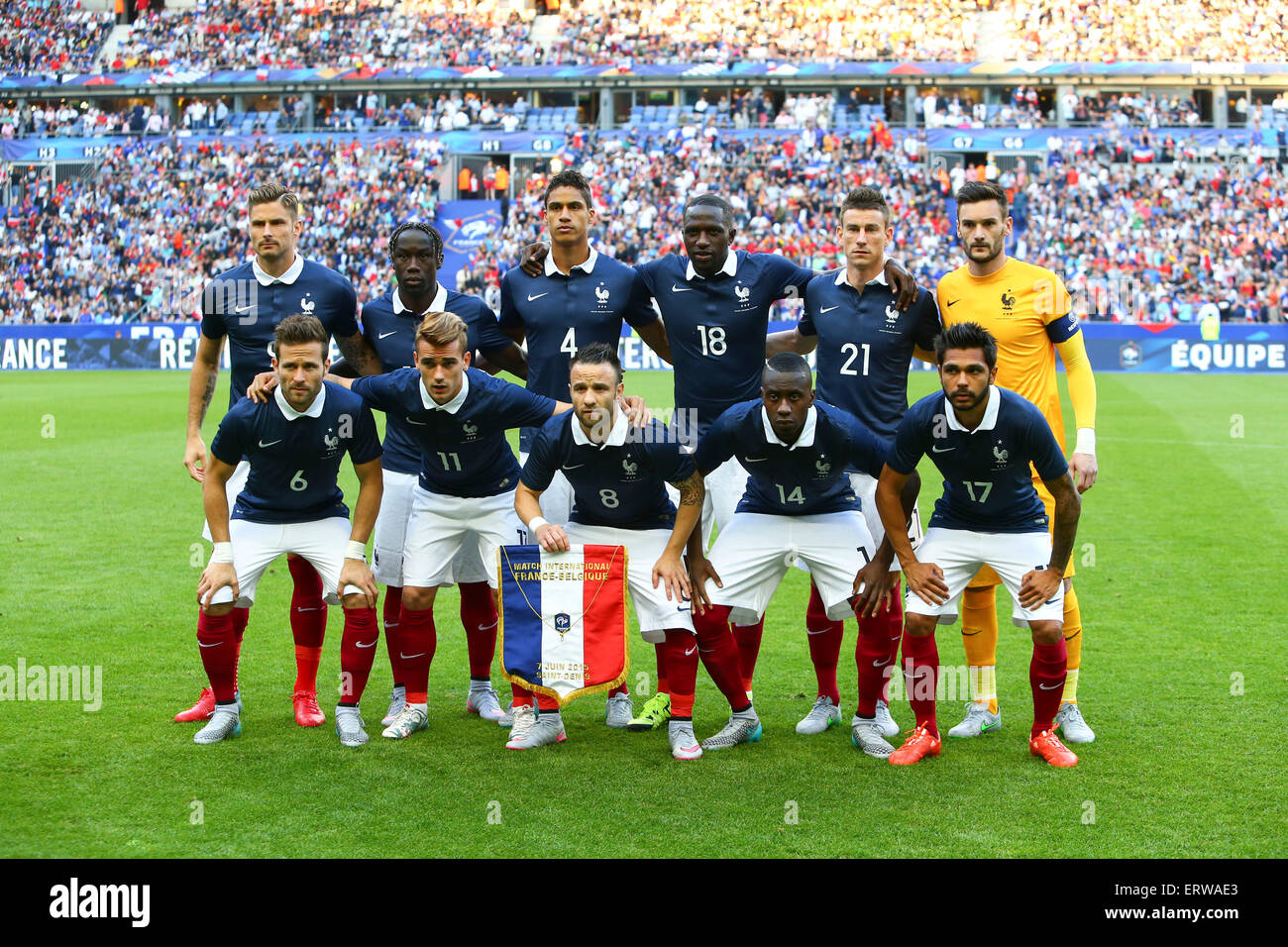 Stade de France, Paris, Frankreich. 7. Juni 2015. Internationale Herren Fußball Freundschaftsspiel. Team Frankreich Line-up. Olivier Giroud/Bacary Sagna/Raphael Varane/Moussa Cissoko/Laurent Koscielny/Hugo Lloris Yohan Cabaye/Antoine Griezmann/Mathieu Valbuena/Blaise Matuidi/Benoit Tremoulinas Credit: Action Plus Sport/Alamy Live News Stockfoto