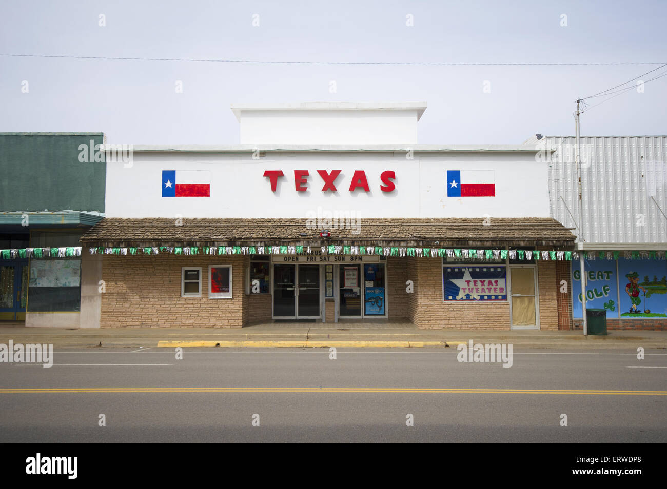 Die Texas-Theater auf der Main Street in der Innenstadt von Shamrock, Texas. Stockfoto