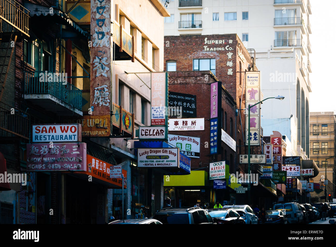 Gebäude an der Washington Street in Chinatown, San Francisco, Kalifornien. Stockfoto