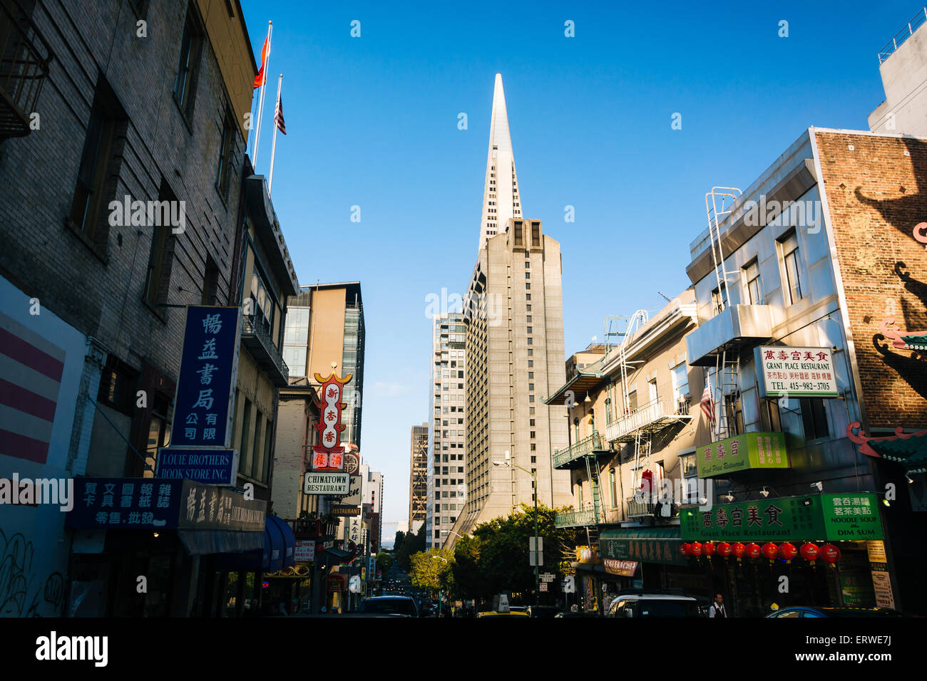 Gebäude an der Washington Street in Chinatown, San Francisco, Kalifornien. Stockfoto