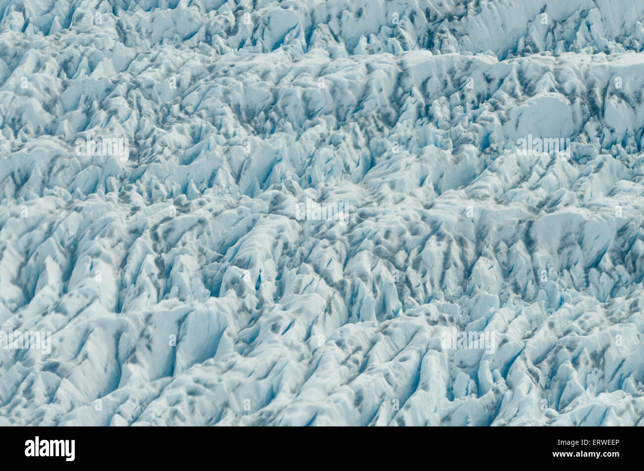 Weiß und blau strukturierte Oberfläche der Gletscher in Grönland Stockfoto