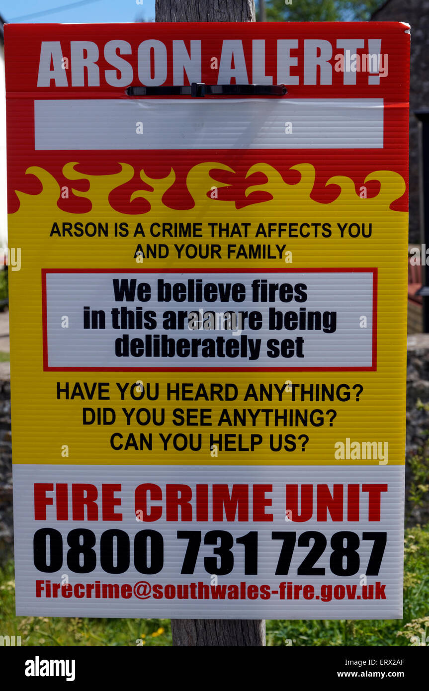 Brandstiftung alert Warnschild, Aberthin, Vale of Glamorgan, South Wales, UK. Stockfoto