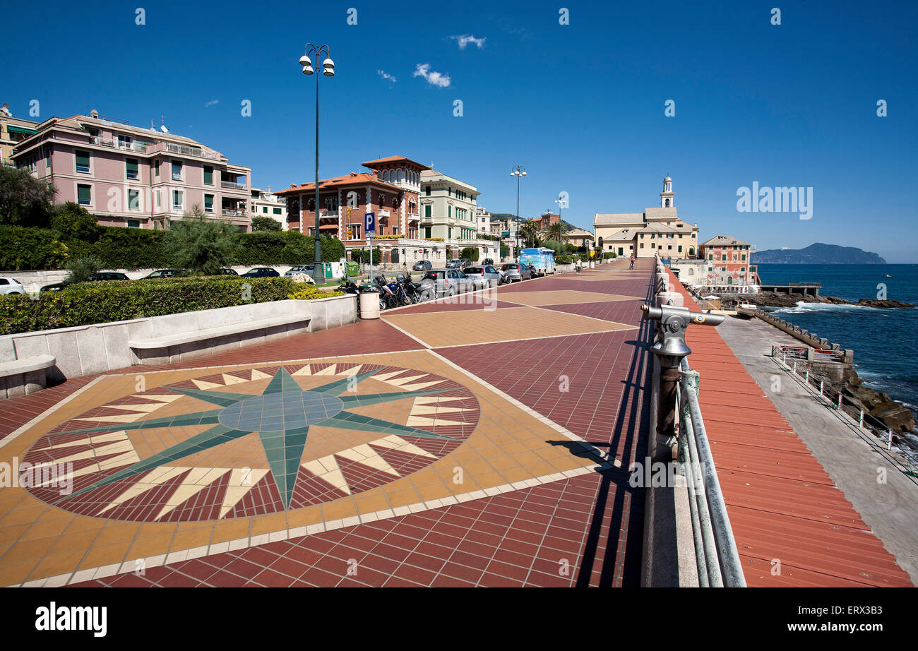 Promenade von Genua in Italien, in der Nähe des Meeres und Portofino auf dem Hintergrund Stockfoto