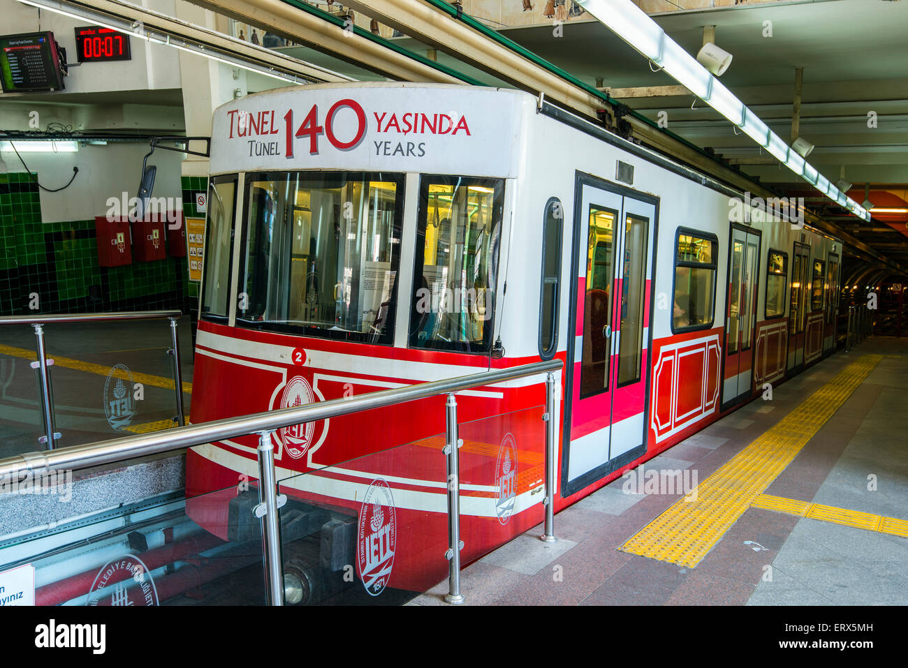 Tunel uBahnLinie, Karakoy, Istanbul, Türkei Stockfotografie Alamy