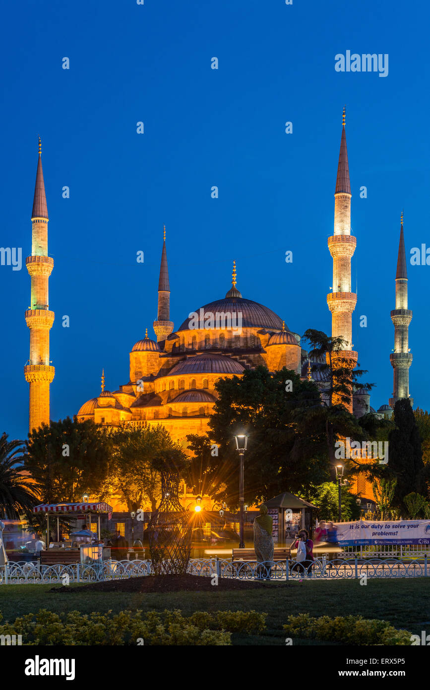 Nachtansicht des Sultan Ahmed Mosque oder blaue Moschee, Sultanahmet, Istanbul, Türkei Stockfoto