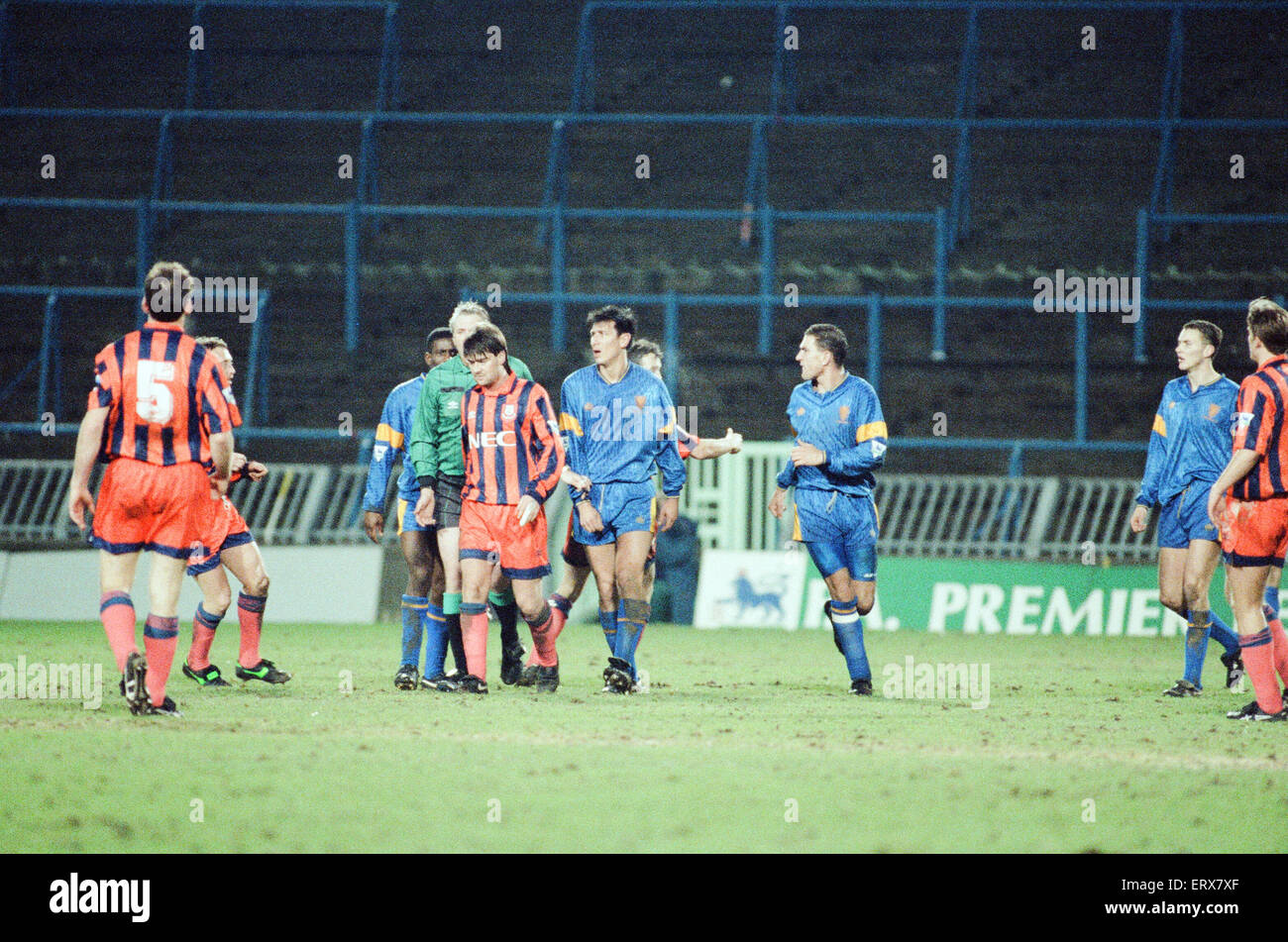 Wimbledon, die 1-3 Everton, Liga im Selhurst Park, Dienstag, 26. Januar 1993 übereinstimmen. Offizielle Teilnahme, 3039, die niedrigste für ein Premier League Spiel. Stockfoto