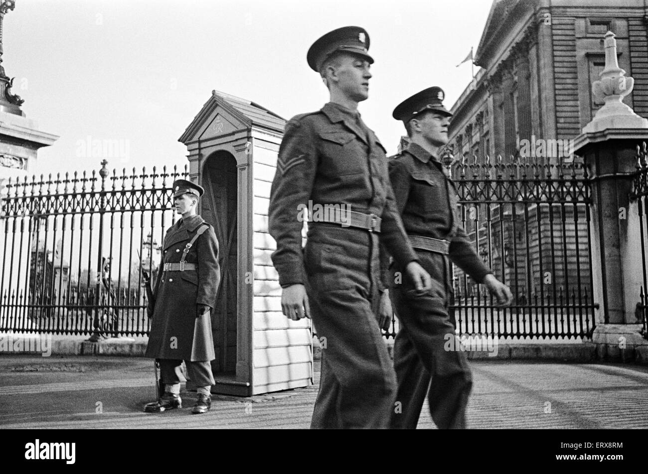 Die Königin Gardisten am Buckingham Palace, London, ca. Februar 1948. Stockfoto