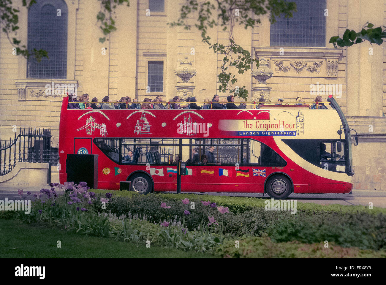 Touristen auf eröffneten Tour Bus, London, Großbritannien. Stockfoto