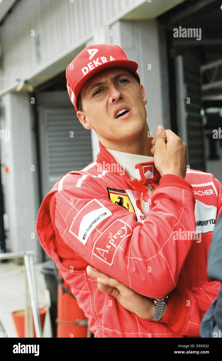 Michael Schumacher geboren 3. Januar 1969 ist ein ehemaliger deutscher Rennfahrer. Schumacher ist eine siebenfache Formel-1-Weltmeister und gilt weithin als eines der größten F1-Fahrer aller Zeiten. Er hält viele Formel-1 Fahrer Aufzeichnungen, einschließlich die meisten Meisterschaften Rennsiege schnellste Rennrunden-Positionen Pole und die meisten Rennen in einer Saison - 13 im Jahr 2004 gewann. Im Jahr 2002 wurde er der einzige Fahrer in der Formel1 Geschichte, in die Top drei in jedem Rennen der Saison zu beenden und dann auch brach der Rekord für die meisten aufeinander folgenden Podium endet. Laut der offiziellen Formel-1-Website ist er Stockfoto