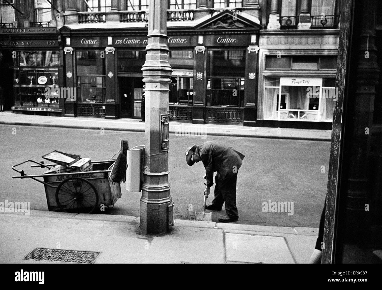 Szenen in der Bond Street, central London. Oktober 1947. Stockfoto