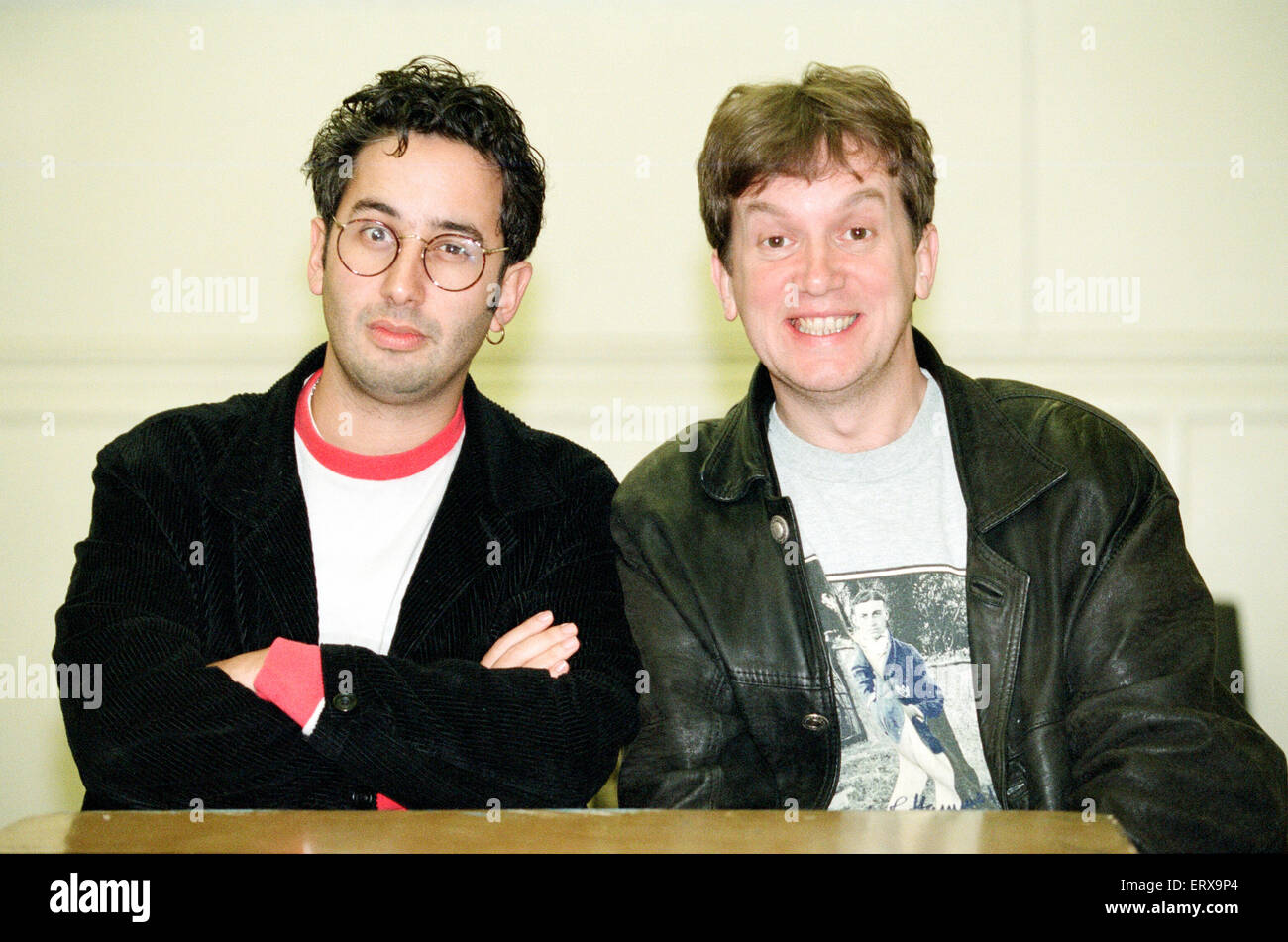 Komödianten Frank Skinner und David Baddiel, die das britische Fernsehen veranstaltete Programm Fantasy Football League auf BBC2. 30. November 1994. Stockfoto