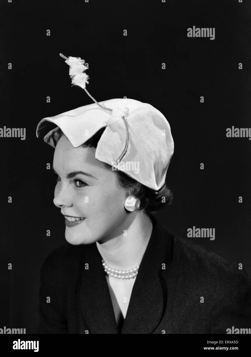Damenbekleidung, Mode, Hüte. 1955. Stockfoto