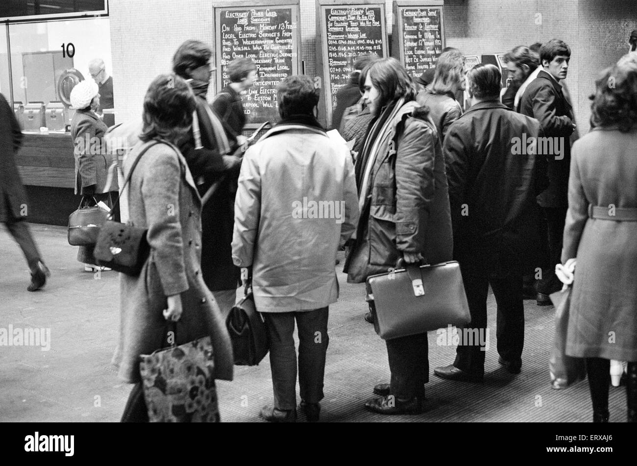 Eingeschränkter Service auf s-Bahnen, durch Kraft schneidet, Bahnhof New Street, Birmingham, Montag, 14. Februar 1972. Stockfoto